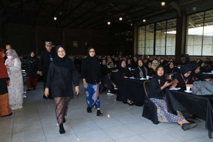 Bupati Banyuwangi, Ipuk Fiestiandani mengajak seluruh elemen memperkuat layanan kesehatan di tengah terbatasnya fiskal daerah. (Foto/Humas Pemkab)