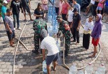 Atasi Kelangkaan Air, Kodam IX/Udayana Salurkan Air Bersih