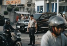 Kapolda Bali Ikut Atur Lalu Lintas di Denpasar