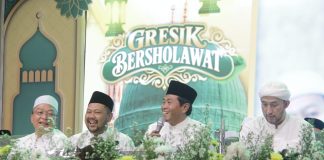 Hadirin Gresik Bersholawat Membludak, Bupati Ajak Masyarakat Perkuat Doa dan Kebersamaan