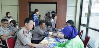 Peduli pada masyarakat, Polda Jatim dan Insan Pers Gelar Donor Darah