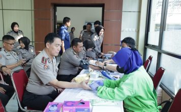 Peduli pada masyarakat, Polda Jatim dan Insan Pers Gelar Donor Darah